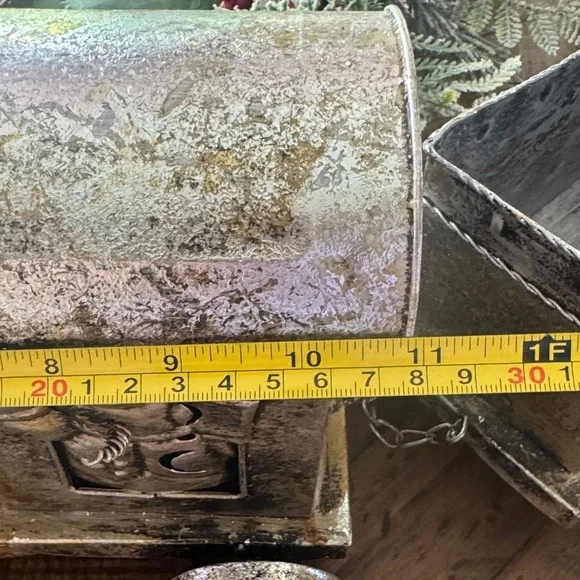 Vintage Metal Train Decor - Picture 11 of 13